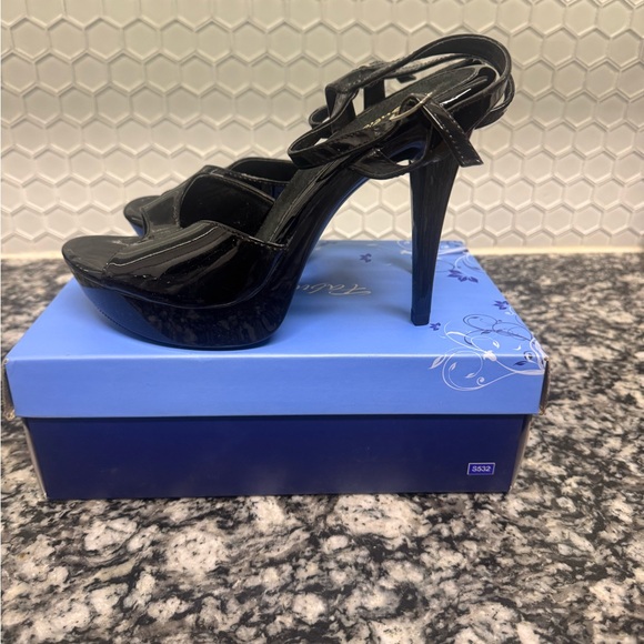 Elegant Black Patent Leather Platform Heels - Picture 2 of 4